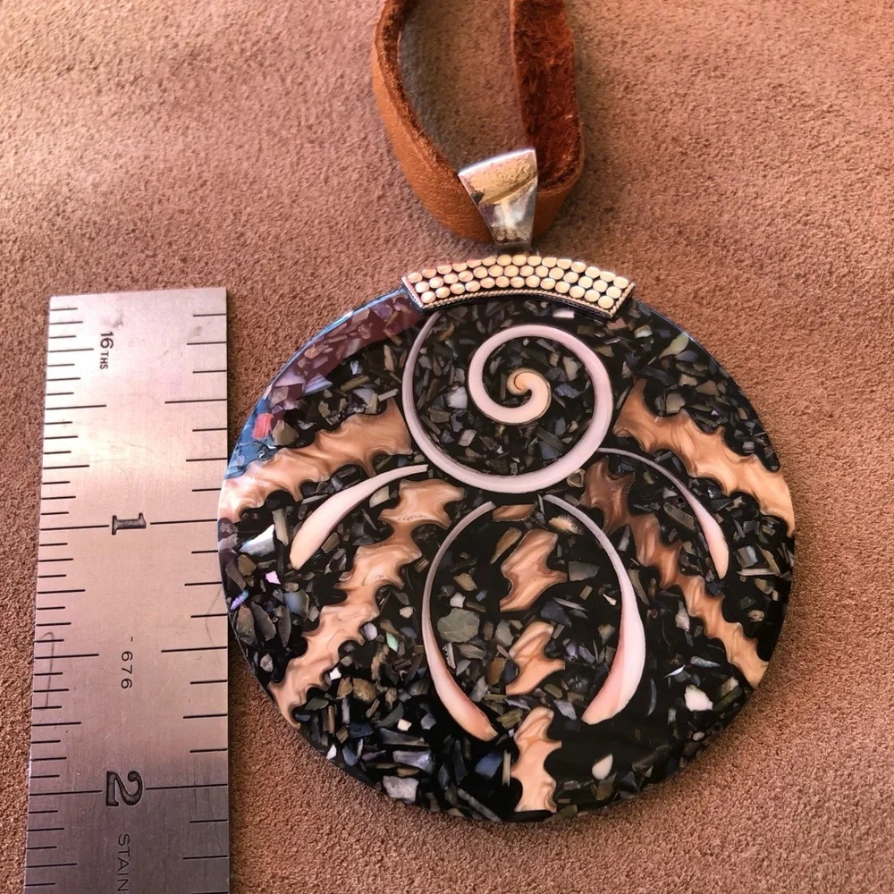Natural Multi Color Large Shell Pendant. - Picture 4 of 6